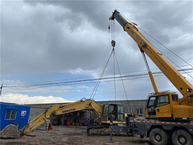 东方市25吨吊车的工作半径是多少？