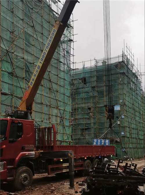 东方市“慢工细活”—— 吊车的 “微动控制” 技术