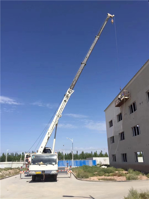 东方市“轻装强干”—— 吊车的 “轻量化臂架” 技术